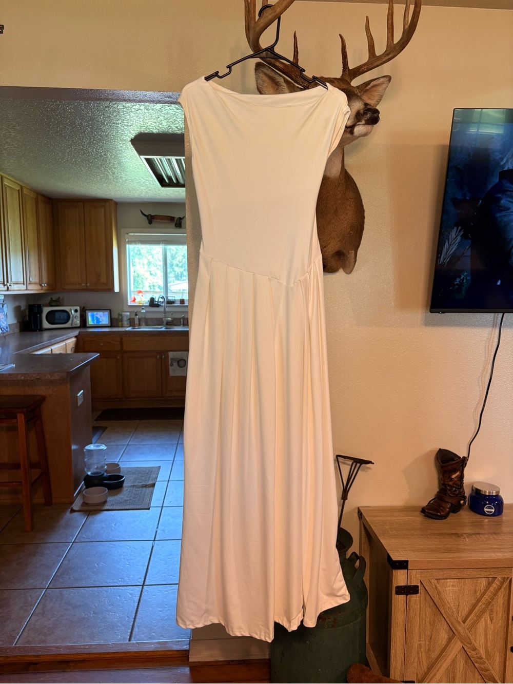 Elegant Women's White Maxi Dress